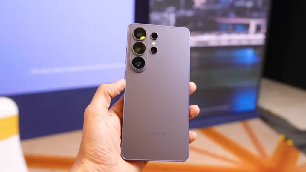 Samsung Galaxy S26 Ultra In Hand Feel