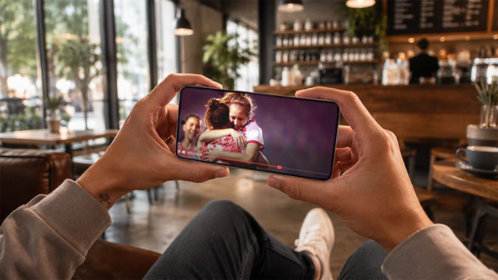 Motorola Edge 70 Max display